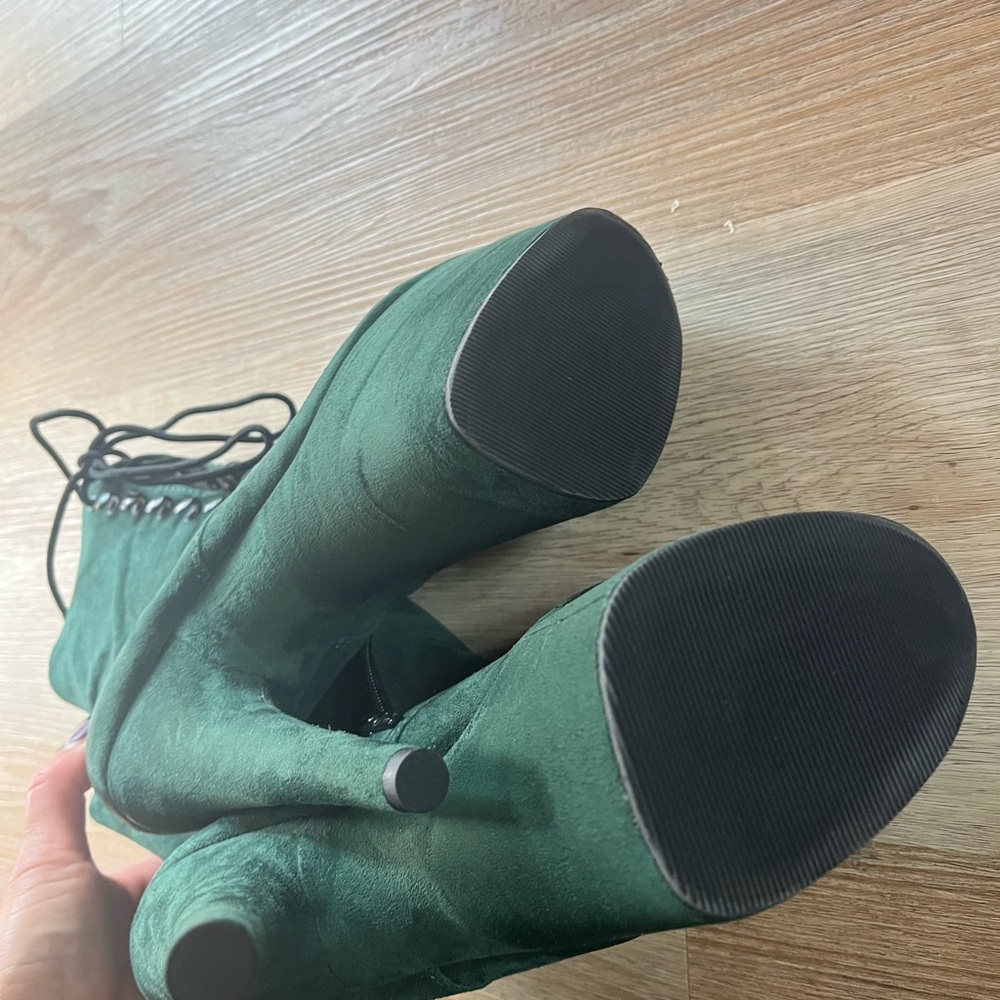 Women's Green Lace-Up Platform pleasers boots - Picture 4 of 4